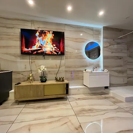Golden House - Jacuzzi *